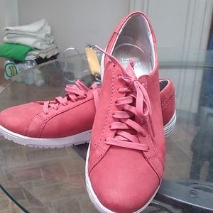 Dansko Sneakers  nwt